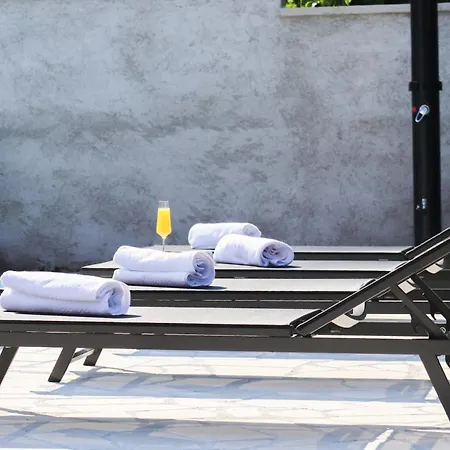 Holiday Pyrus Villa *