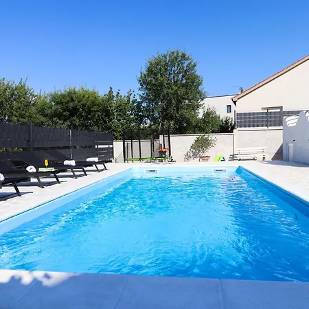 Holiday Pyrus Vila *